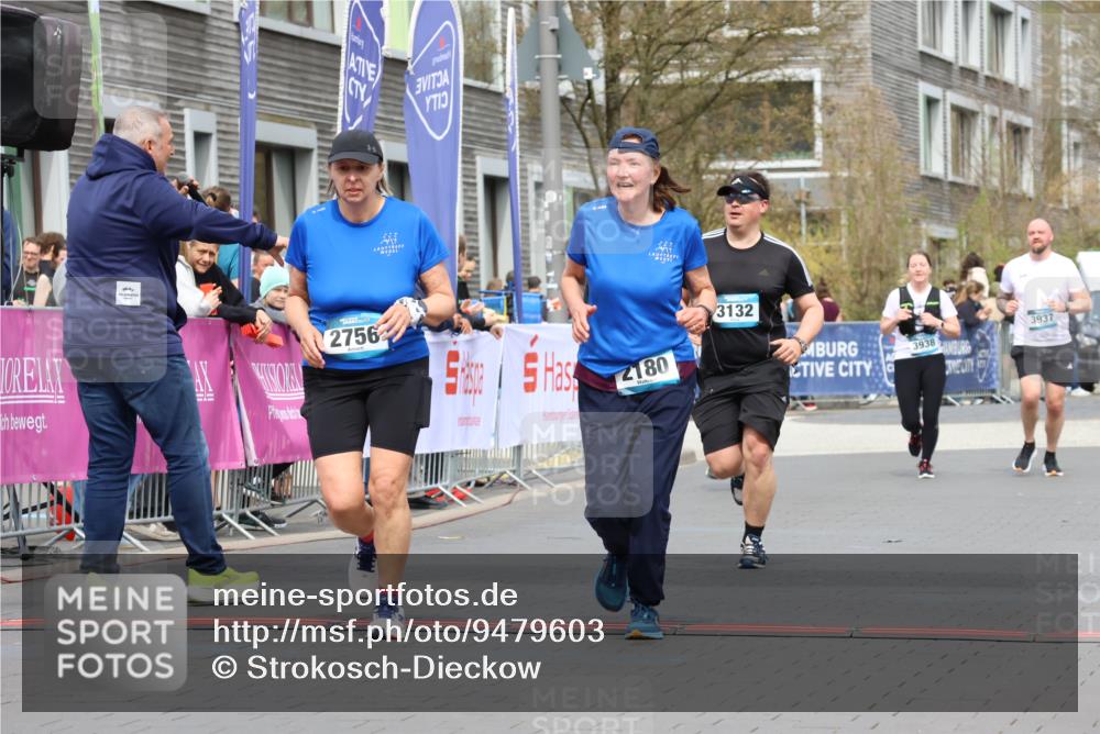12.04.2026 - 45. Internationalen Wilhelmsburger Insellauf Strokosch-Dieckow http://msf.ph/oto/9479603 12.04.2026 13:28:07 Ziel 3215, 2756, 2180, 3132, 2875 meine-sportfotos.de