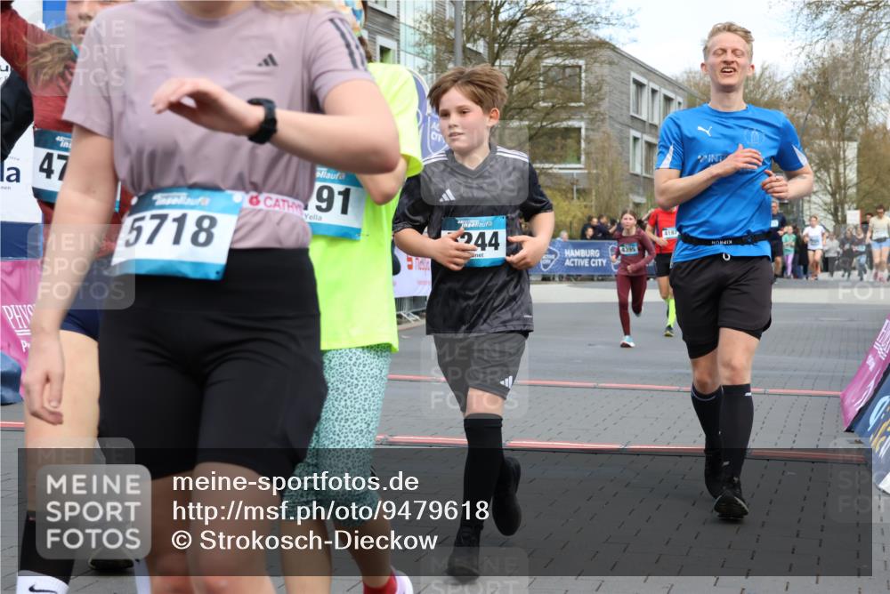 12.04.2026 - 45. Internationalen Wilhelmsburger Insellauf Strokosch-Dieckow http://msf.ph/oto/9479618 12.04.2026 12:59:42 Ziel 3246, 4035, 5244, 4128, 4565, 5079, 4395 meine-sportfotos.de