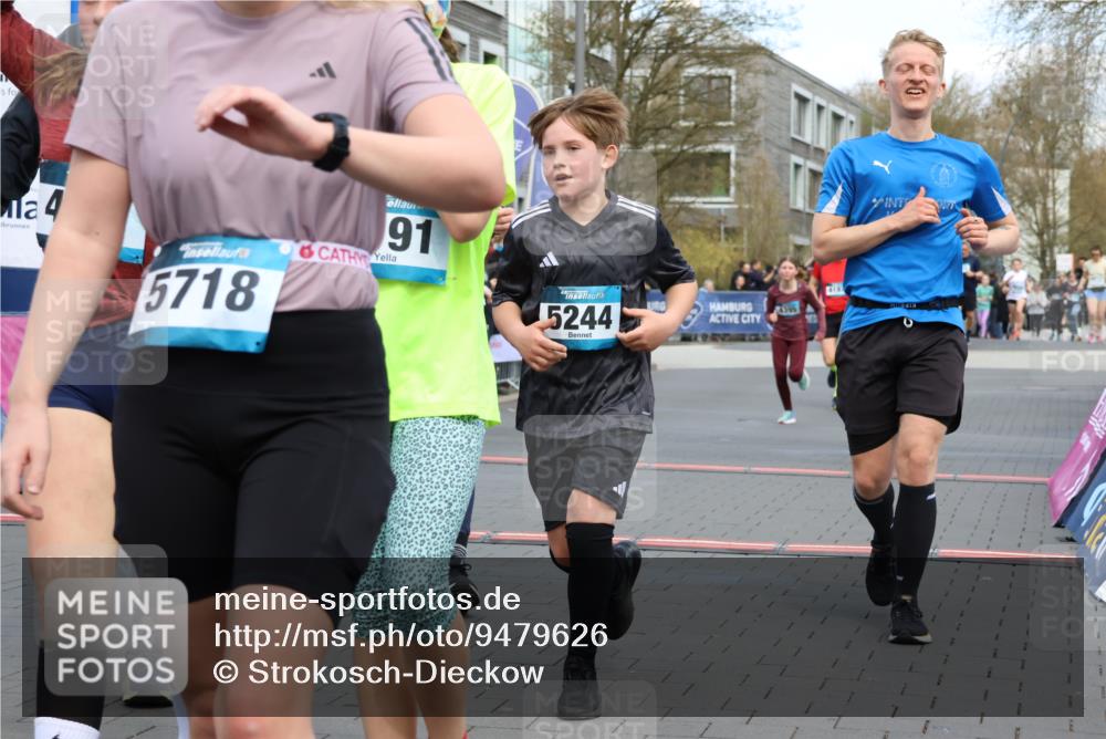 12.04.2026 - 45. Internationalen Wilhelmsburger Insellauf Strokosch-Dieckow http://msf.ph/oto/9479626 12.04.2026 12:59:42 Ziel 3246, 4035, 5244, 4128, 4565, 5079, 4395 meine-sportfotos.de