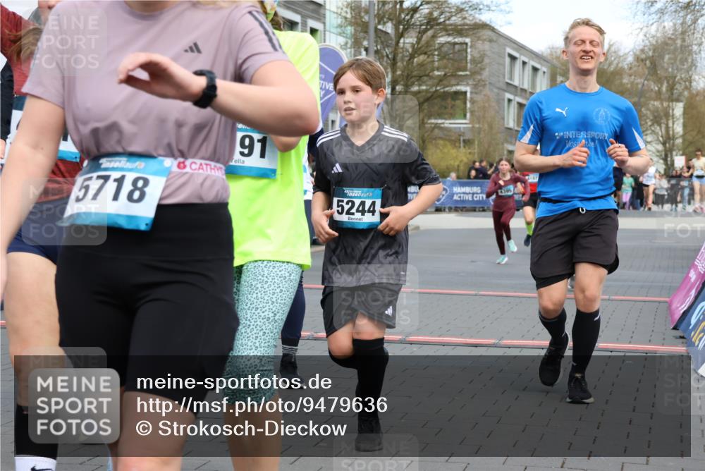 12.04.2026 - 45. Internationalen Wilhelmsburger Insellauf Strokosch-Dieckow http://msf.ph/oto/9479636 12.04.2026 12:59:42 Ziel 3246, 4035, 5244, 4128, 4565, 5079, 4395 meine-sportfotos.de