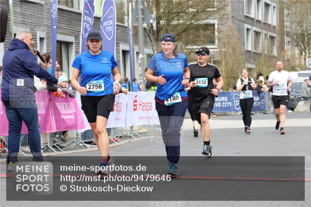 12.04.2026 - 45. Internationalen Wilhelmsburger Insellauf Strokosch-Dieckow http://msf.ph/oto/9479646 12.04.2026 13:28:07 Ziel 3215, 2756, 2180, 3132, 2875 meine-sportfotos.de