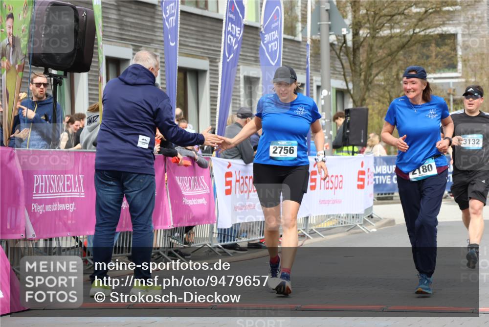 12.04.2026 - 45. Internationalen Wilhelmsburger Insellauf Strokosch-Dieckow http://msf.ph/oto/9479657 12.04.2026 13:28:06 Ziel 3215, 2756, 2180, 3132 meine-sportfotos.de
