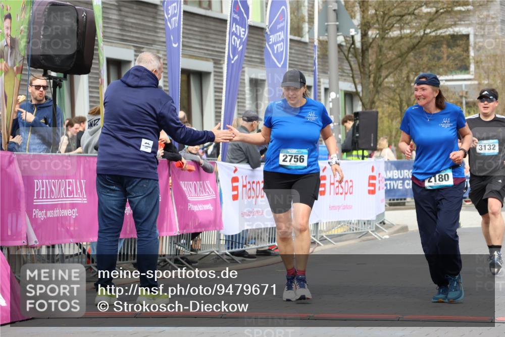 12.04.2026 - 45. Internationalen Wilhelmsburger Insellauf Strokosch-Dieckow http://msf.ph/oto/9479671 12.04.2026 13:28:06 Ziel 3215, 2756, 2180, 3132 meine-sportfotos.de