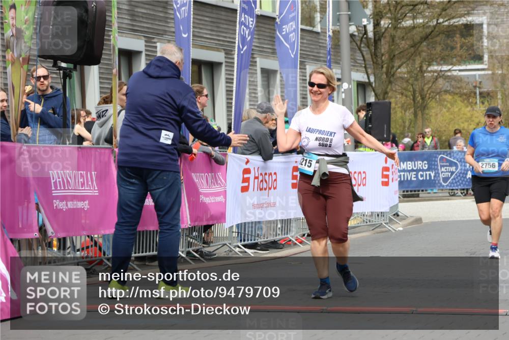 12.04.2026 - 45. Internationalen Wilhelmsburger Insellauf Strokosch-Dieckow http://msf.ph/oto/9479709 12.04.2026 13:28:03 Ziel 5222, 3215, 2756 meine-sportfotos.de