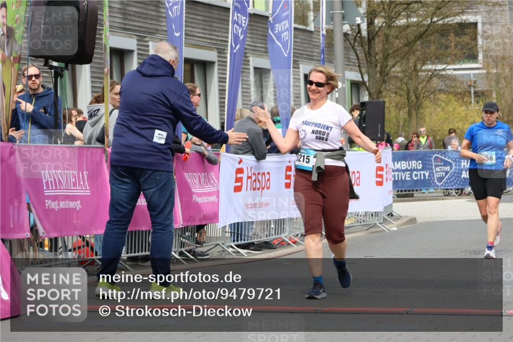 12.04.2026 - 45. Internationalen Wilhelmsburger Insellauf Strokosch-Dieckow http://msf.ph/oto/9479721 12.04.2026 13:28:03 Ziel 5222, 3215, 2756 meine-sportfotos.de