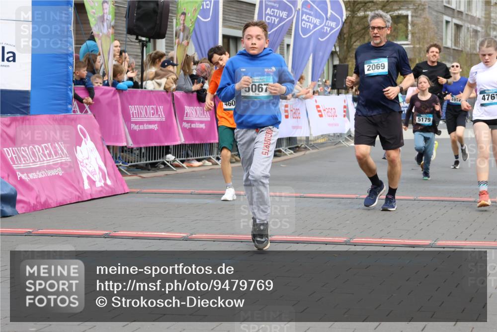 12.04.2026 - 45. Internationalen Wilhelmsburger Insellauf Strokosch-Dieckow http://msf.ph/oto/9479769 12.04.2026 12:59:51 Ziel 4187, 5067, 2069, 4761, 5179, 3192, 5635, 4917, 4171, 4170 meine-sportfotos.de