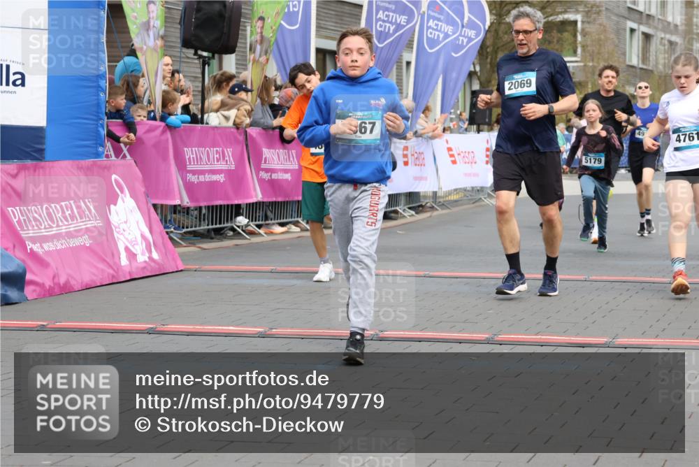 12.04.2026 - 45. Internationalen Wilhelmsburger Insellauf Strokosch-Dieckow http://msf.ph/oto/9479779 12.04.2026 12:59:51 Ziel 4187, 5067, 2069, 4761, 5179, 3192, 5635, 4917, 4171, 4170 meine-sportfotos.de
