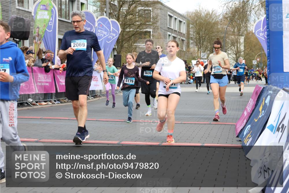 12.04.2026 - 45. Internationalen Wilhelmsburger Insellauf Strokosch-Dieckow http://msf.ph/oto/9479820 12.04.2026 12:59:53 Ziel 5067, 2069, 4761, 5179, 3192, 5635, 4917, 4171, 4170 meine-sportfotos.de