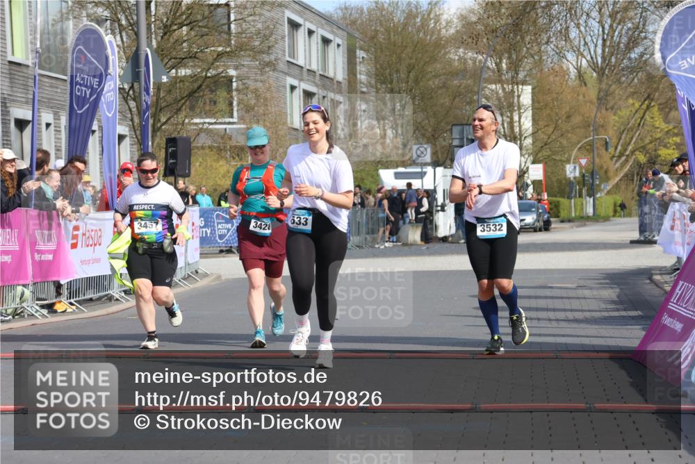 12.04.2026 - 45. Internationalen Wilhelmsburger Insellauf Strokosch-Dieckow http://msf.ph/oto/9479826 12.04.2026 11:48:11 Ziel 3533, 3532, 3457 meine-sportfotos.de