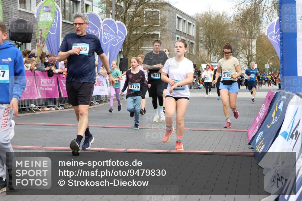 12.04.2026 - 45. Internationalen Wilhelmsburger Insellauf Strokosch-Dieckow http://msf.ph/oto/9479830 12.04.2026 12:59:53 Ziel 5067, 2069, 4761, 5179, 3192, 5635, 4917, 4171, 4170 meine-sportfotos.de