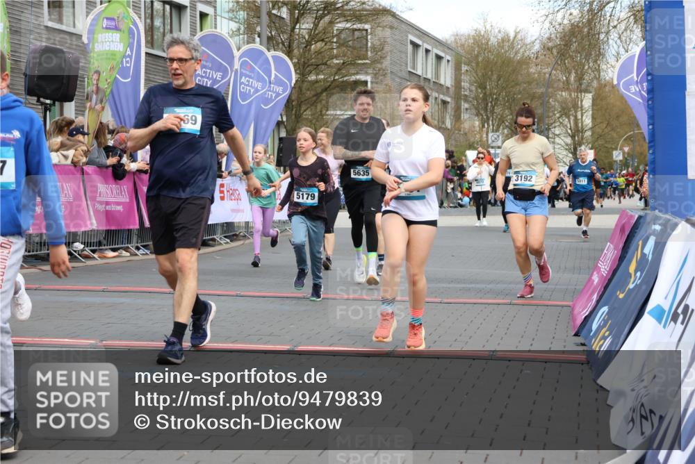 12.04.2026 - 45. Internationalen Wilhelmsburger Insellauf Strokosch-Dieckow http://msf.ph/oto/9479839 12.04.2026 12:59:53 Ziel 5067, 2069, 4761, 5179, 3192, 5635, 4917, 4171, 4170 meine-sportfotos.de
