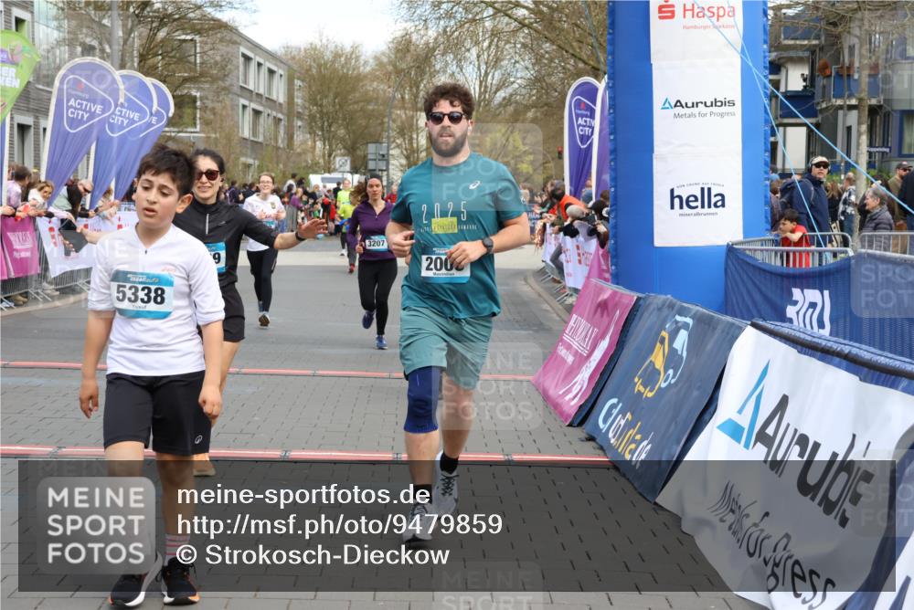 12.04.2026 - 45. Internationalen Wilhelmsburger Insellauf Strokosch-Dieckow http://msf.ph/oto/9479859 12.04.2026 13:00:07 Ziel 5339, 2006, 4096, 5081, 4623, 4620 meine-sportfotos.de
