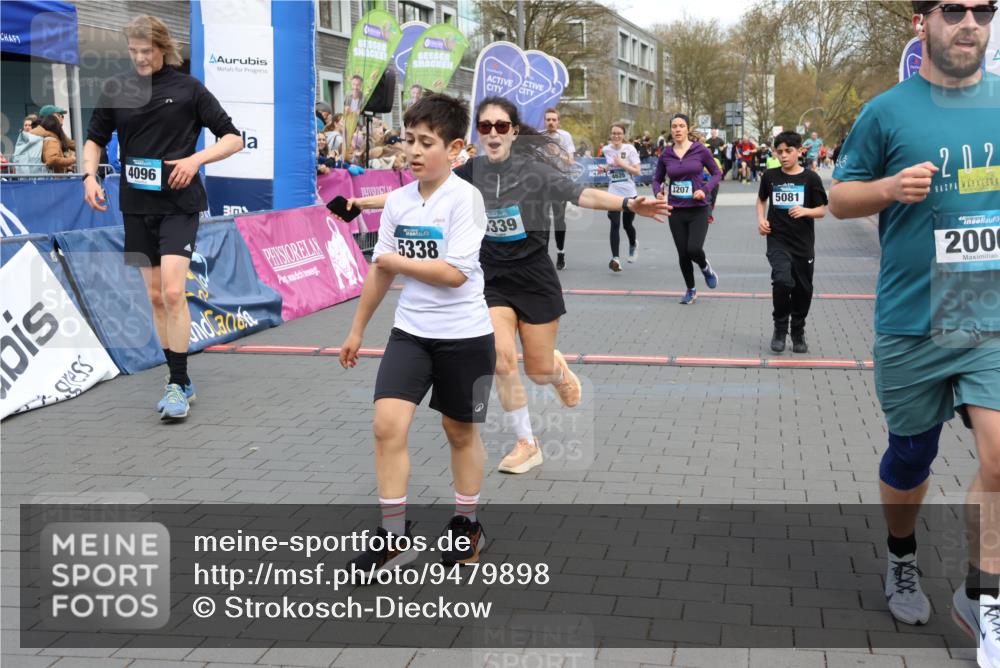 12.04.2026 - 45. Internationalen Wilhelmsburger Insellauf Strokosch-Dieckow http://msf.ph/oto/9479898 12.04.2026 13:00:08 Ziel 5339, 2006, 4096, 5081, 4623, 4620 meine-sportfotos.de