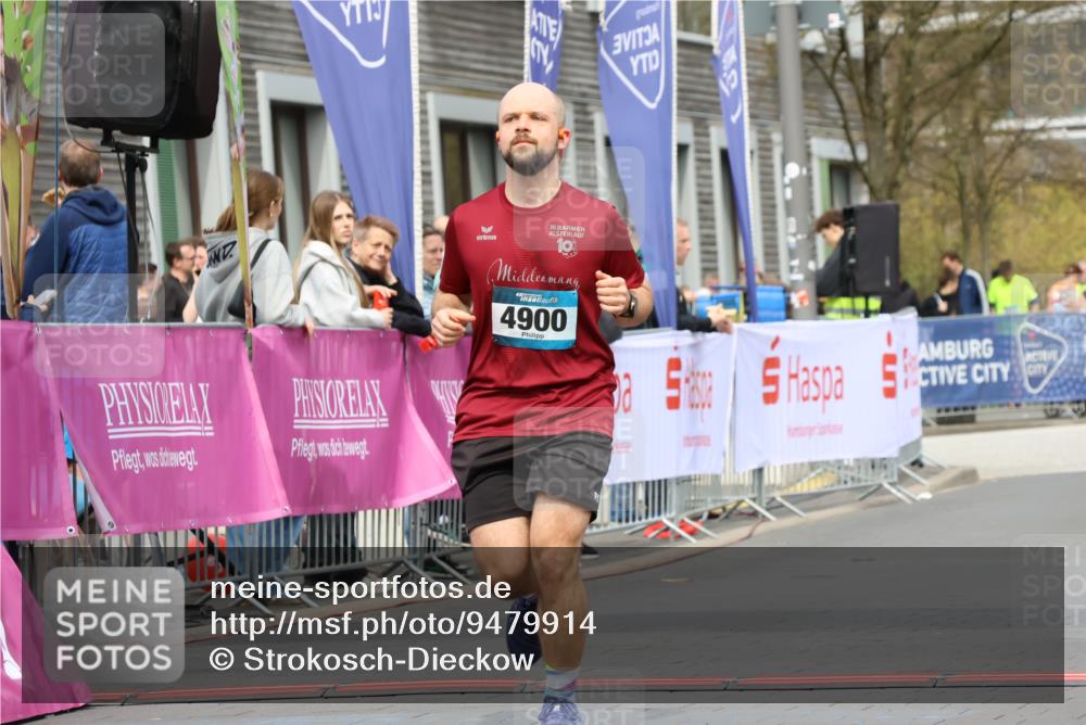 12.04.2026 - 45. Internationalen Wilhelmsburger Insellauf Strokosch-Dieckow http://msf.ph/oto/9479914 12.04.2026 13:27:47 Ziel 3960, 3955, 4900 meine-sportfotos.de