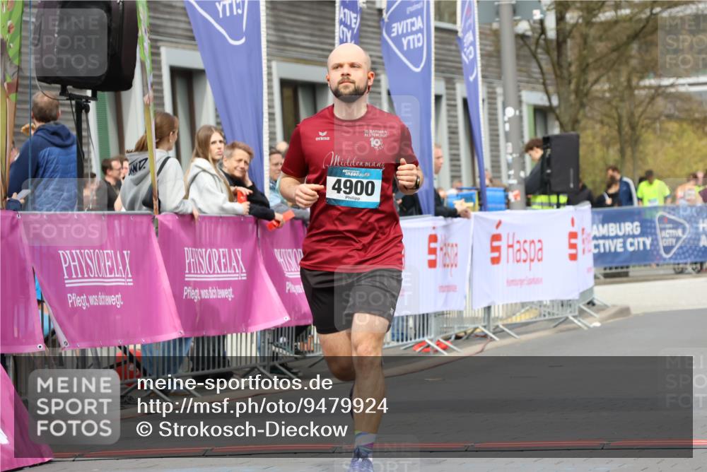 12.04.2026 - 45. Internationalen Wilhelmsburger Insellauf Strokosch-Dieckow http://msf.ph/oto/9479924 12.04.2026 13:27:47 Ziel 3960, 3955, 4900 meine-sportfotos.de