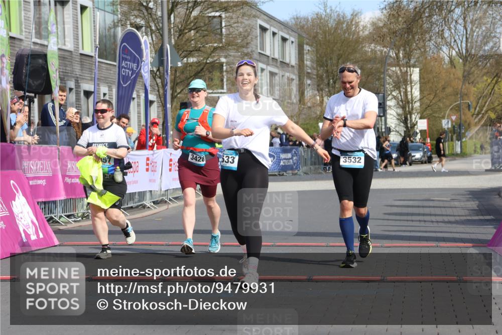 12.04.2026 - 45. Internationalen Wilhelmsburger Insellauf Strokosch-Dieckow http://msf.ph/oto/9479931 12.04.2026 11:48:13 Ziel 3533, 3532, 3457 meine-sportfotos.de