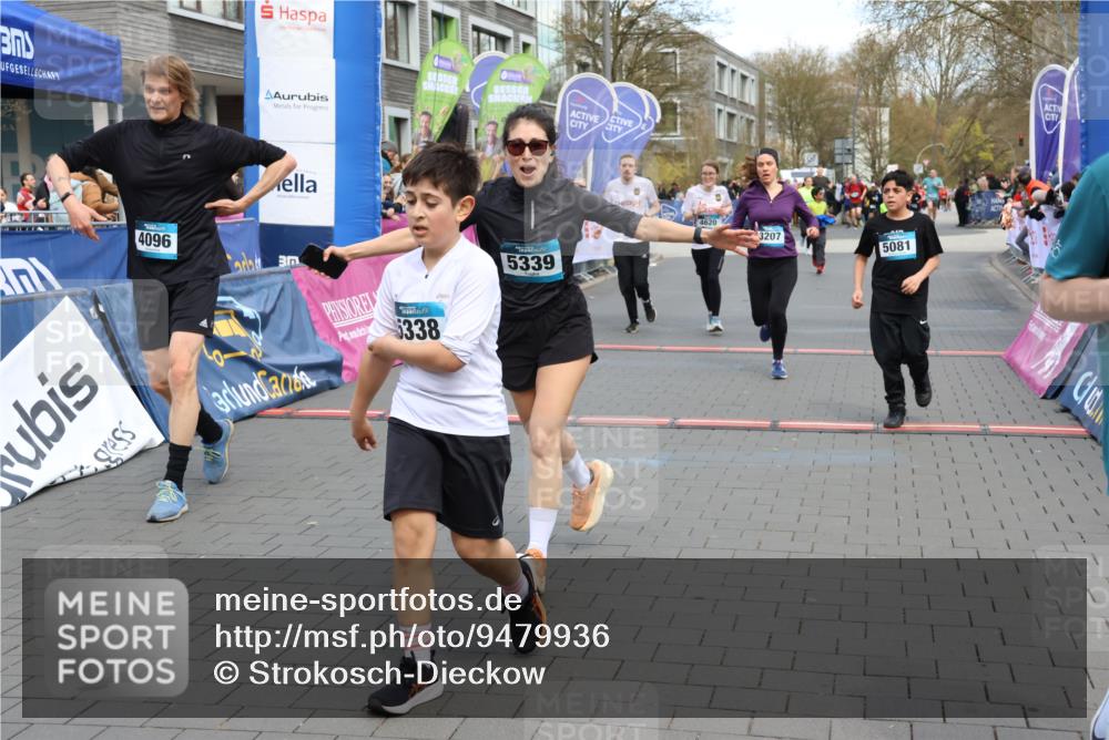 12.04.2026 - 45. Internationalen Wilhelmsburger Insellauf Strokosch-Dieckow http://msf.ph/oto/9479936 12.04.2026 13:00:08 Ziel 5339, 2006, 4096, 5081, 4623, 4620 meine-sportfotos.de