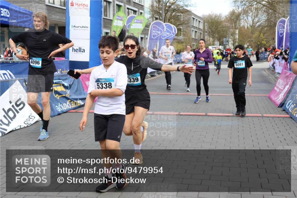 12.04.2026 - 45. Internationalen Wilhelmsburger Insellauf Strokosch-Dieckow http://msf.ph/oto/9479954 12.04.2026 13:00:08 Ziel 5339, 2006, 4096, 5081, 4623, 4620 meine-sportfotos.de