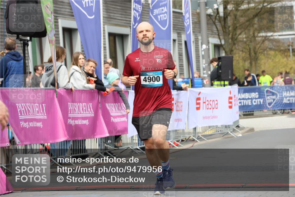 12.04.2026 - 45. Internationalen Wilhelmsburger Insellauf Strokosch-Dieckow http://msf.ph/oto/9479956 12.04.2026 13:27:46 Ziel 3960, 3955, 4900 meine-sportfotos.de
