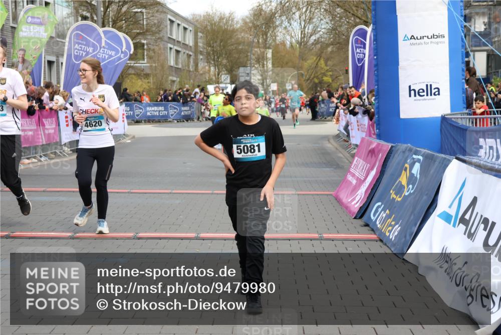 12.04.2026 - 45. Internationalen Wilhelmsburger Insellauf Strokosch-Dieckow http://msf.ph/oto/9479980 12.04.2026 13:00:11 Ziel 4623, 4620, 3999, 5183 meine-sportfotos.de