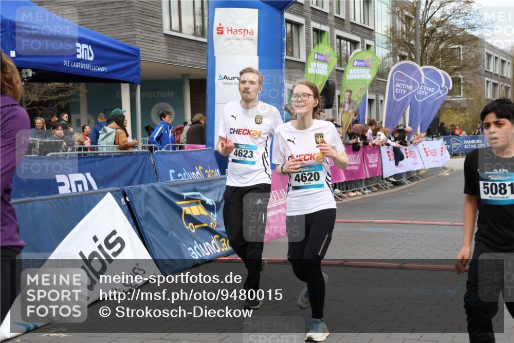 12.04.2026 - 45. Internationalen Wilhelmsburger Insellauf Strokosch-Dieckow http://msf.ph/oto/9480015 12.04.2026 13:00:12 Ziel 4623, 4620, 3999, 5183, 5863 meine-sportfotos.de