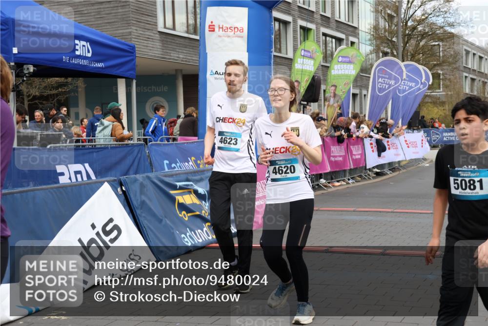 12.04.2026 - 45. Internationalen Wilhelmsburger Insellauf Strokosch-Dieckow http://msf.ph/oto/9480024 12.04.2026 13:00:12 Ziel 4623, 4620, 3999, 5183, 5863 meine-sportfotos.de