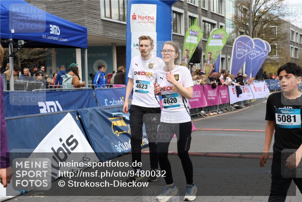 12.04.2026 - 45. Internationalen Wilhelmsburger Insellauf Strokosch-Dieckow http://msf.ph/oto/9480032 12.04.2026 13:00:12 Ziel 4623, 4620, 3999, 5183, 5863 meine-sportfotos.de