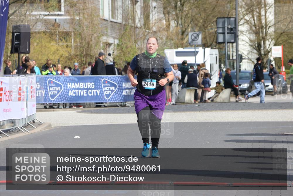 12.04.2026 - 45. Internationalen Wilhelmsburger Insellauf Strokosch-Dieckow http://msf.ph/oto/9480061 12.04.2026 11:50:38 Ziel 2416 meine-sportfotos.de