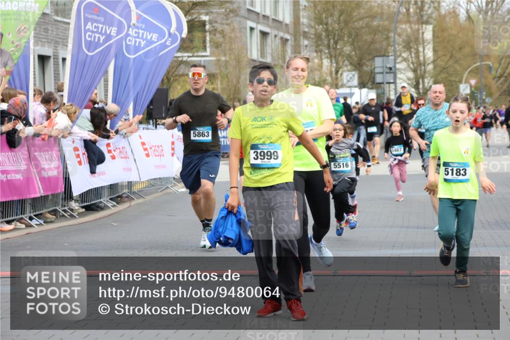 12.04.2026 - 45. Internationalen Wilhelmsburger Insellauf Strokosch-Dieckow http://msf.ph/oto/9480064 12.04.2026 13:00:15 Ziel 3999, 5183, 5863, 5550, 5074, 5467 meine-sportfotos.de