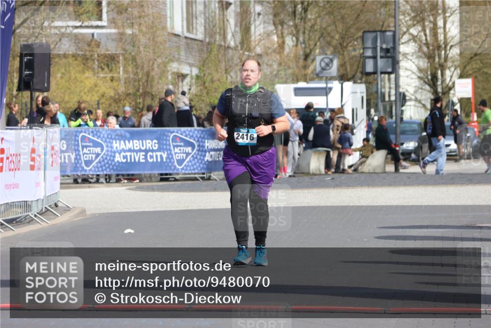 12.04.2026 - 45. Internationalen Wilhelmsburger Insellauf Strokosch-Dieckow http://msf.ph/oto/9480070 12.04.2026 11:50:38 Ziel 2416 meine-sportfotos.de