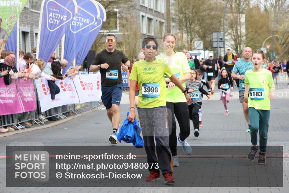 12.04.2026 - 45. Internationalen Wilhelmsburger Insellauf Strokosch-Dieckow http://msf.ph/oto/9480073 12.04.2026 13:00:15 Ziel 3999, 5183, 5863, 5550, 5074, 5467 meine-sportfotos.de