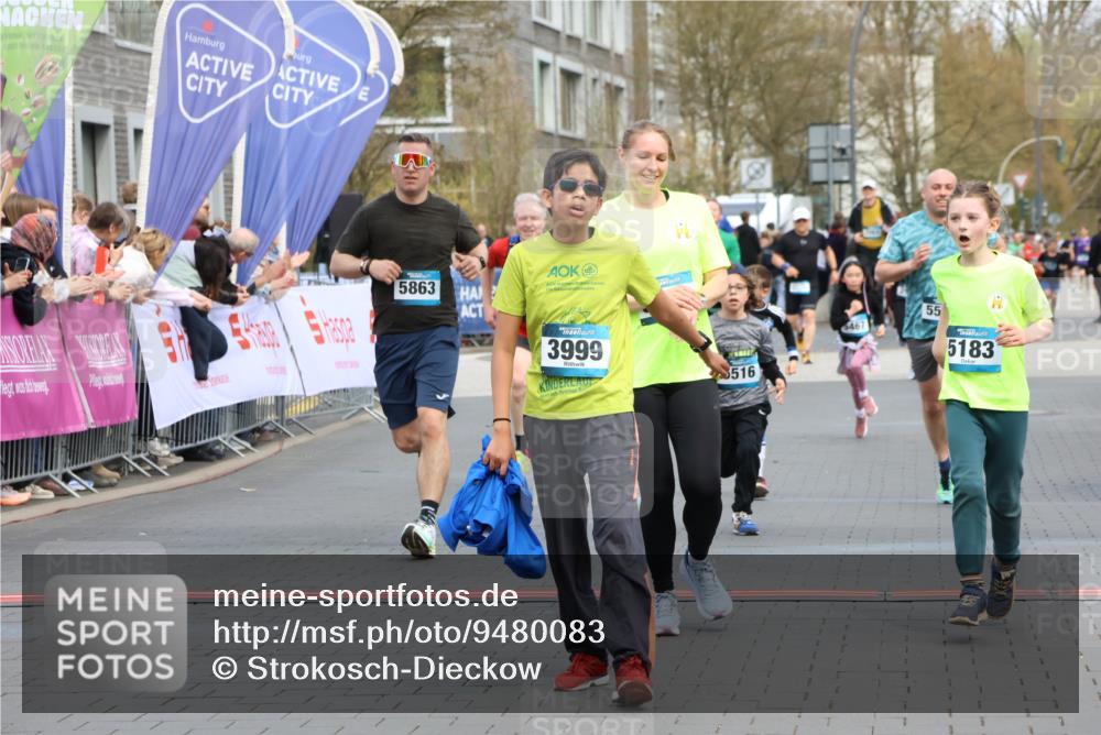12.04.2026 - 45. Internationalen Wilhelmsburger Insellauf Strokosch-Dieckow http://msf.ph/oto/9480083 12.04.2026 13:00:15 Ziel 3999, 5183, 5863, 5550, 5074, 5467 meine-sportfotos.de