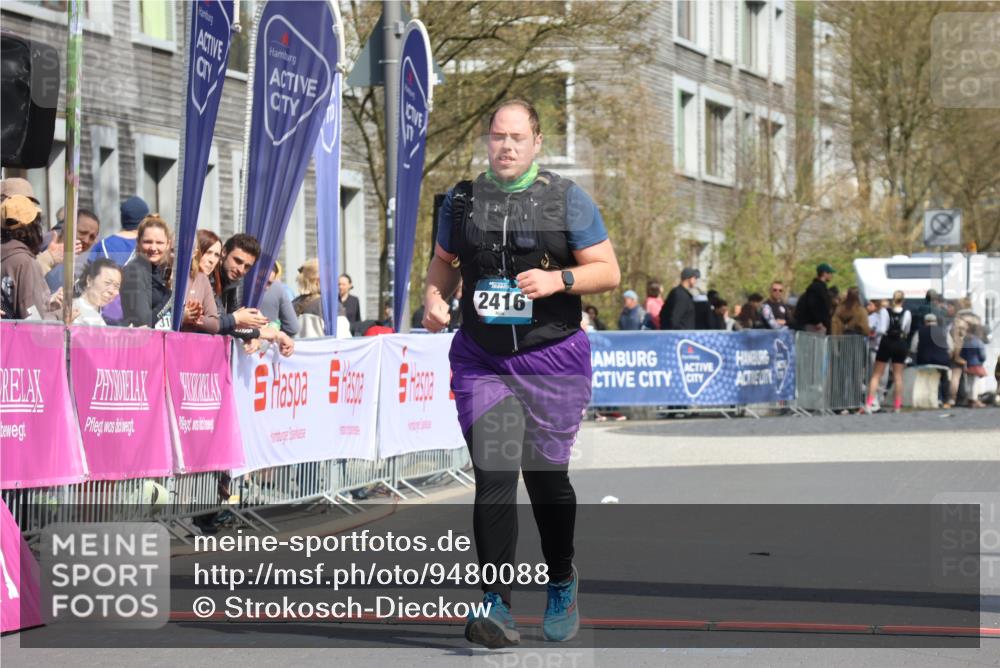 12.04.2026 - 45. Internationalen Wilhelmsburger Insellauf Strokosch-Dieckow http://msf.ph/oto/9480088 12.04.2026 11:50:42 Ziel 2416 meine-sportfotos.de