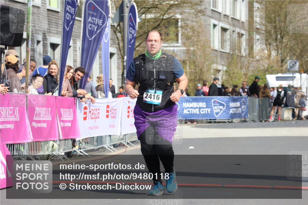 12.04.2026 - 45. Internationalen Wilhelmsburger Insellauf Strokosch-Dieckow http://msf.ph/oto/9480118 12.04.2026 11:50:42 Ziel 2416 meine-sportfotos.de