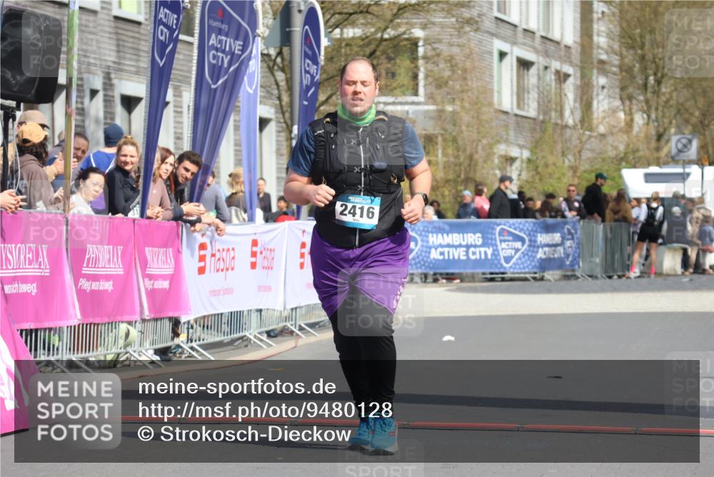 12.04.2026 - 45. Internationalen Wilhelmsburger Insellauf Strokosch-Dieckow http://msf.ph/oto/9480128 12.04.2026 11:50:42 Ziel 2416 meine-sportfotos.de