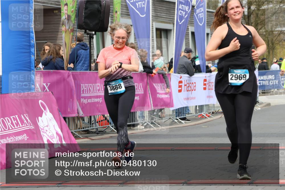 12.04.2026 - 45. Internationalen Wilhelmsburger Insellauf Strokosch-Dieckow http://msf.ph/oto/9480130 12.04.2026 13:27:39 Ziel 2306, 2969, 3888, 3960, 3955 meine-sportfotos.de