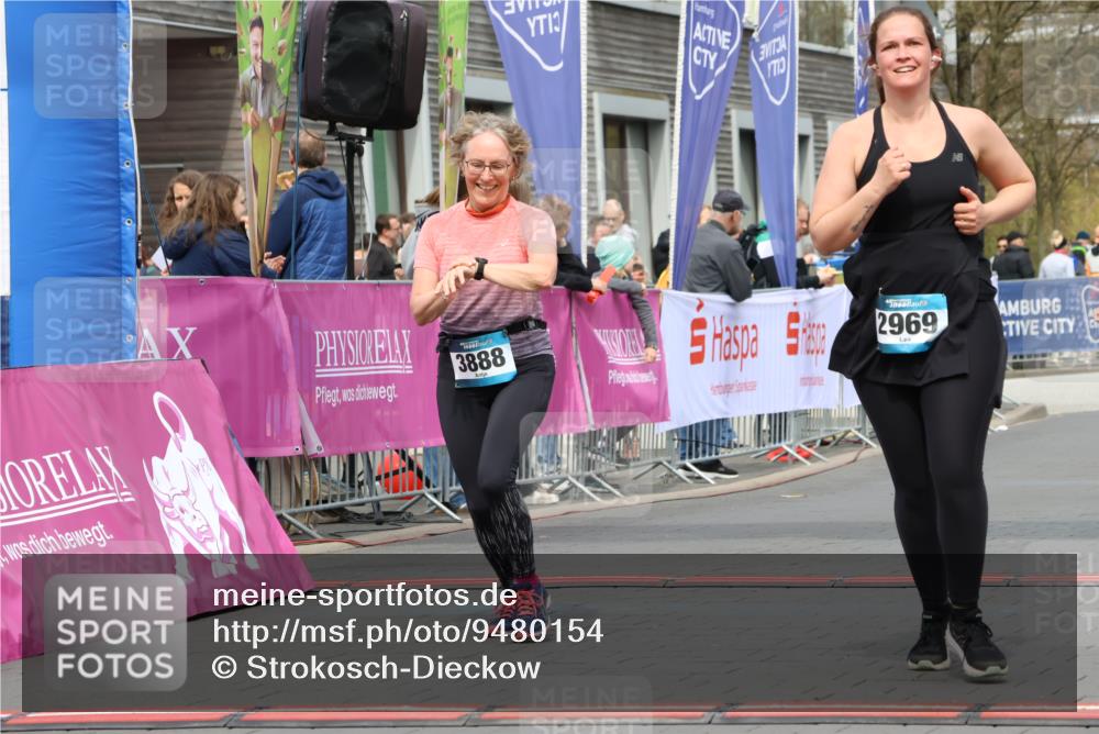 12.04.2026 - 45. Internationalen Wilhelmsburger Insellauf Strokosch-Dieckow http://msf.ph/oto/9480154 12.04.2026 13:27:39 Ziel 2306, 2969, 3888, 3960, 3955 meine-sportfotos.de