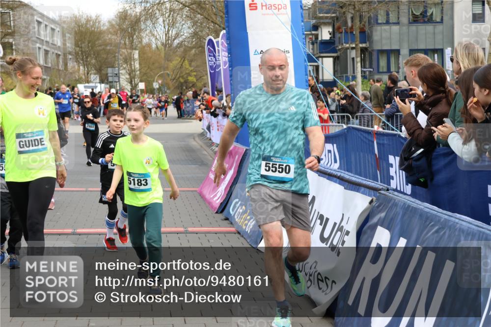 12.04.2026 - 45. Internationalen Wilhelmsburger Insellauf Strokosch-Dieckow http://msf.ph/oto/9480161 12.04.2026 13:00:19 Ziel 5183, 5863, 5550, 5074, 5467, 3972, 2984 meine-sportfotos.de