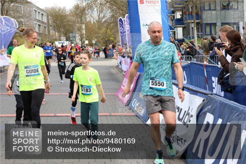 12.04.2026 - 45. Internationalen Wilhelmsburger Insellauf Strokosch-Dieckow http://msf.ph/oto/9480169 12.04.2026 13:00:19 Ziel 5183, 5863, 5550, 5074, 5467, 3972, 2984 meine-sportfotos.de