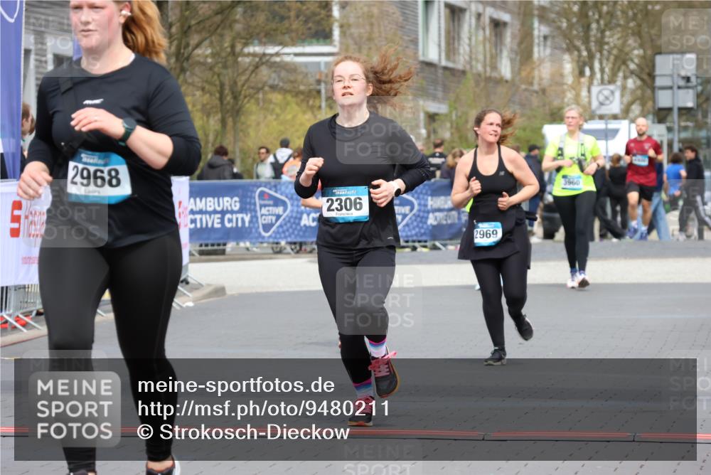 12.04.2026 - 45. Internationalen Wilhelmsburger Insellauf Strokosch-Dieckow http://msf.ph/oto/9480211 12.04.2026 13:27:34 Ziel 2968, 2306, 2969 meine-sportfotos.de