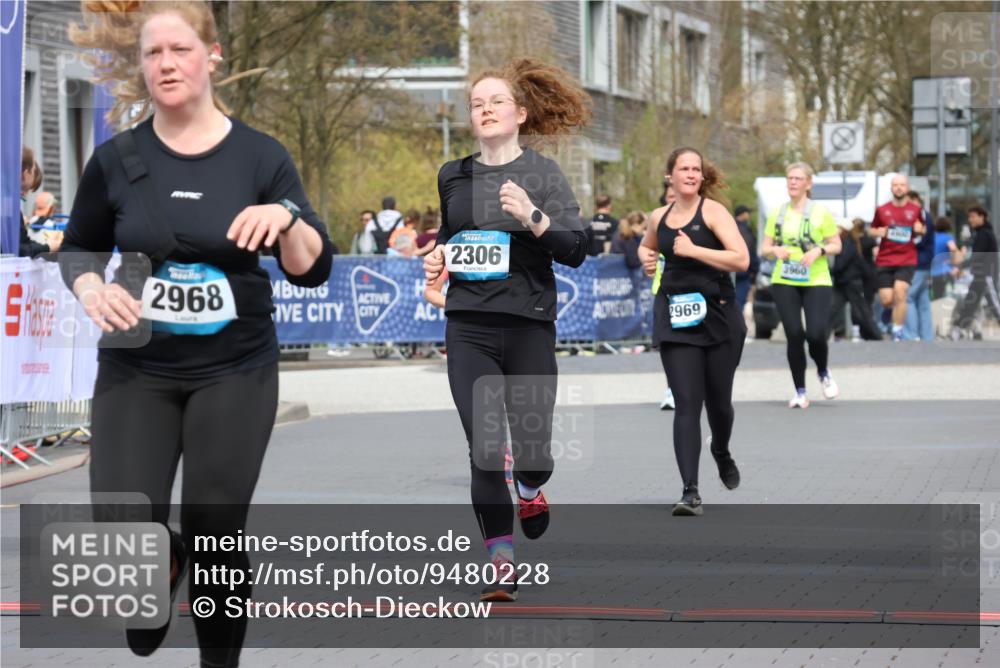 12.04.2026 - 45. Internationalen Wilhelmsburger Insellauf Strokosch-Dieckow http://msf.ph/oto/9480228 12.04.2026 13:27:34 Ziel 2968, 2306, 2969 meine-sportfotos.de