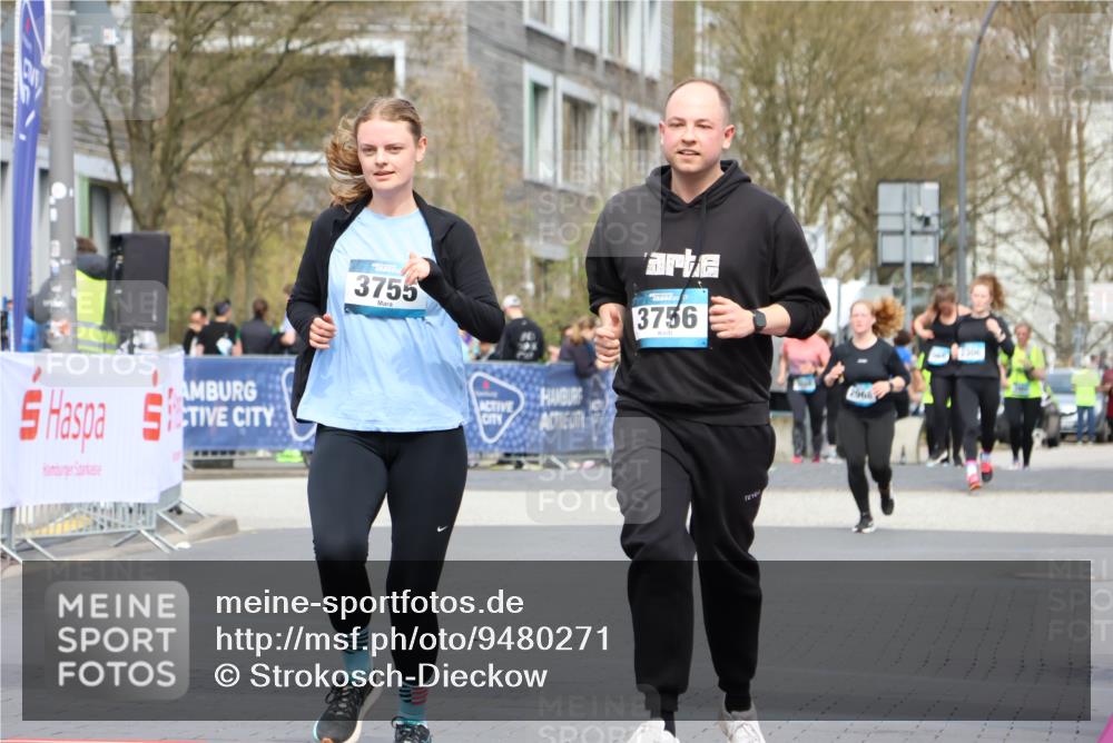 12.04.2026 - 45. Internationalen Wilhelmsburger Insellauf Strokosch-Dieckow http://msf.ph/oto/9480271 12.04.2026 13:27:24 Ziel 2721, 3756, 3755 meine-sportfotos.de