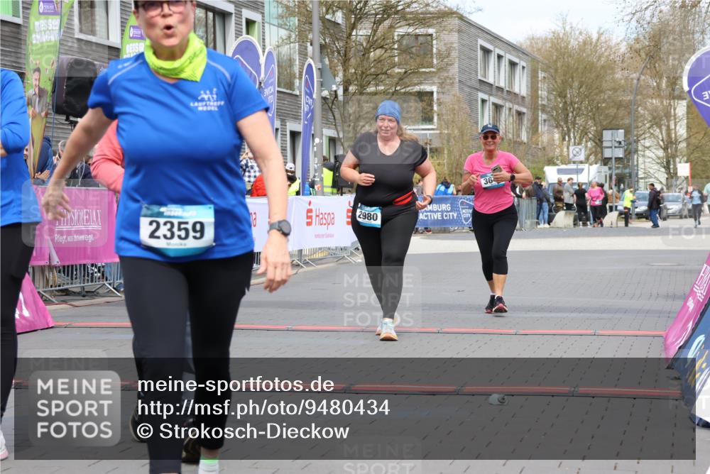 12.04.2026 - 45. Internationalen Wilhelmsburger Insellauf Strokosch-Dieckow http://msf.ph/oto/9480434 12.04.2026 13:27:03 Ziel 2933, 2359, 4124, 2980, 3640 meine-sportfotos.de