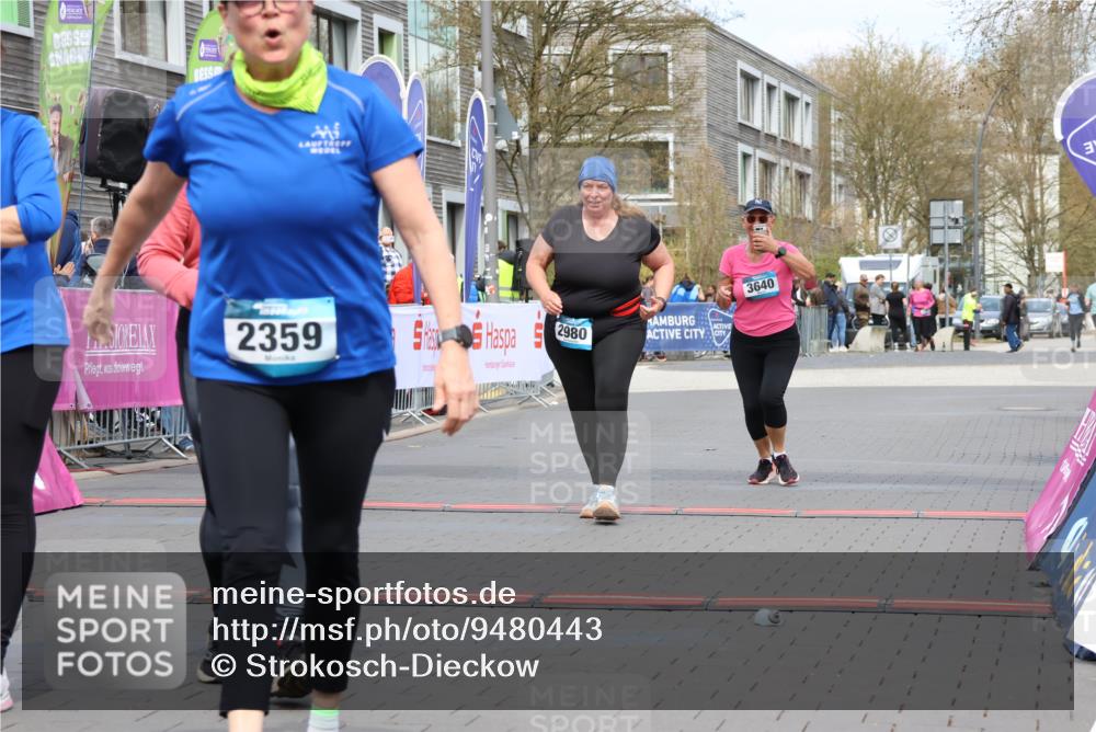 12.04.2026 - 45. Internationalen Wilhelmsburger Insellauf Strokosch-Dieckow http://msf.ph/oto/9480443 12.04.2026 13:27:03 Ziel 2933, 2359, 4124, 2980, 3640 meine-sportfotos.de