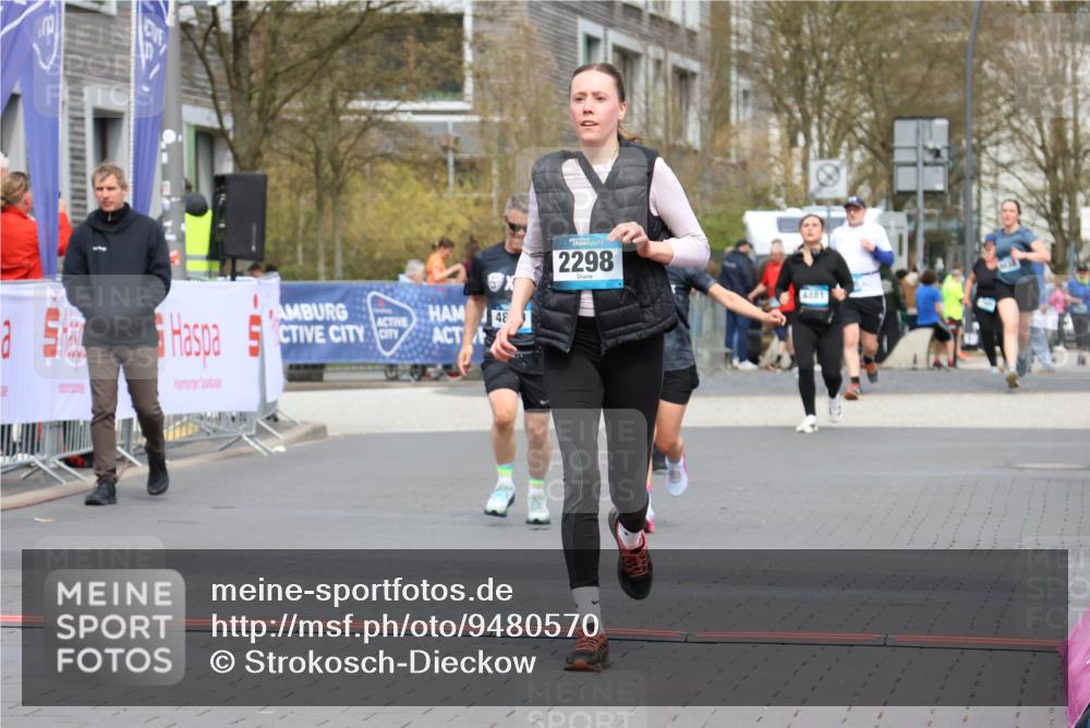 12.04.2026 - 45. Internationalen Wilhelmsburger Insellauf Strokosch-Dieckow http://msf.ph/oto/9480570 12.04.2026 13:26:34 Ziel 4064, 4684, 2298, 4839, 4840 meine-sportfotos.de
