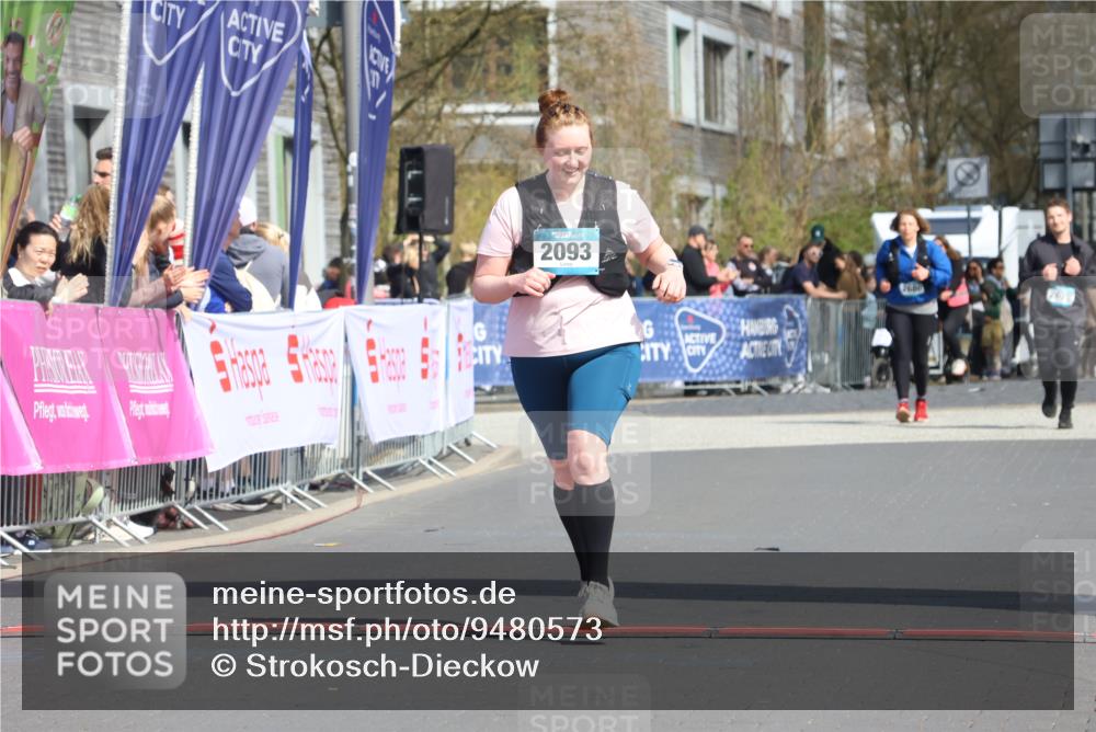 12.04.2026 - 45. Internationalen Wilhelmsburger Insellauf Strokosch-Dieckow http://msf.ph/oto/9480573 12.04.2026 11:54:35 Ziel 2093 meine-sportfotos.de