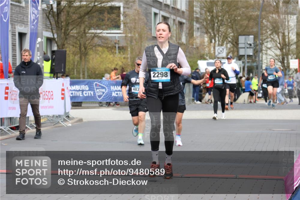 12.04.2026 - 45. Internationalen Wilhelmsburger Insellauf Strokosch-Dieckow http://msf.ph/oto/9480589 12.04.2026 13:26:34 Ziel 4064, 4684, 2298, 4839, 4840 meine-sportfotos.de