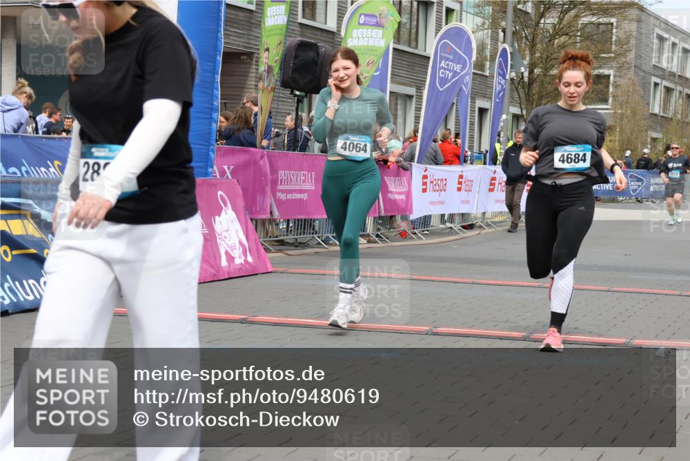 12.04.2026 - 45. Internationalen Wilhelmsburger Insellauf Strokosch-Dieckow http://msf.ph/oto/9480619 12.04.2026 13:26:31 Ziel 4064, 4684, 2298 meine-sportfotos.de