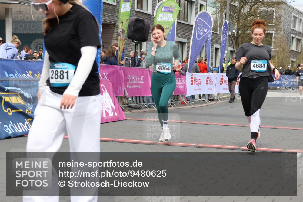 12.04.2026 - 45. Internationalen Wilhelmsburger Insellauf Strokosch-Dieckow http://msf.ph/oto/9480625 12.04.2026 13:26:31 Ziel 4064, 4684, 2298 meine-sportfotos.de