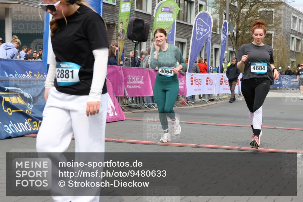 12.04.2026 - 45. Internationalen Wilhelmsburger Insellauf Strokosch-Dieckow http://msf.ph/oto/9480633 12.04.2026 13:26:31 Ziel 4064, 4684, 2298 meine-sportfotos.de
